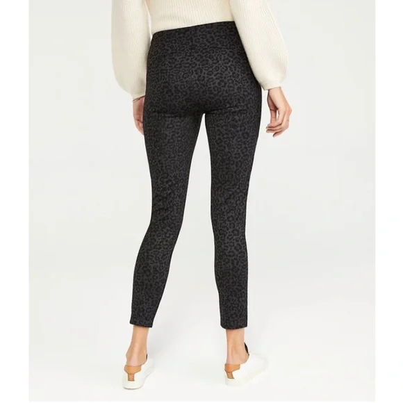 Ann Taylor - Animal Print Seamed Legging - size 6 - Picture 2 of 3